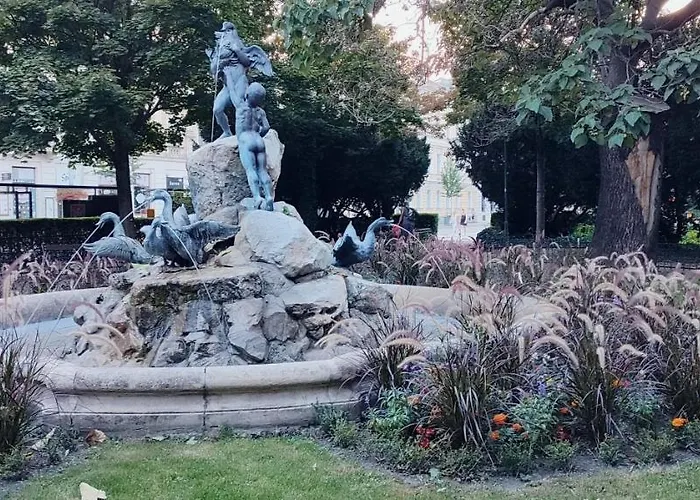 Apartmán Danube Riverside With Quite Workplace